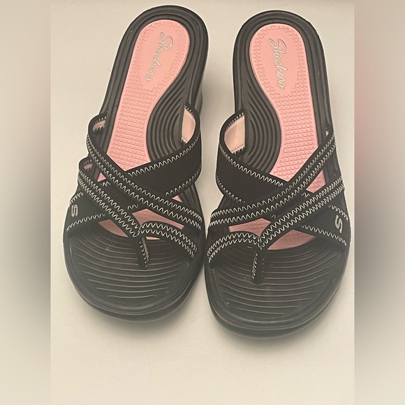 SKECHERS CALI RAMBLERS GO TO GAL WEDGE SANDAL, BLACK & WHITE WOMENS SIZE 8.5 - Picture 8 of 8